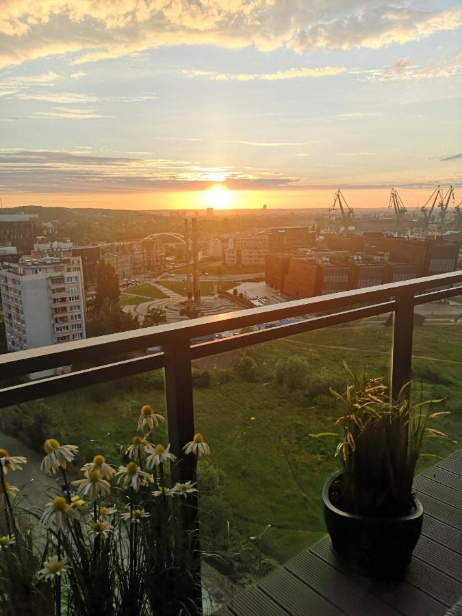 Walowa Tower Apartments กดัญสก์ ภายนอก รูปภาพ